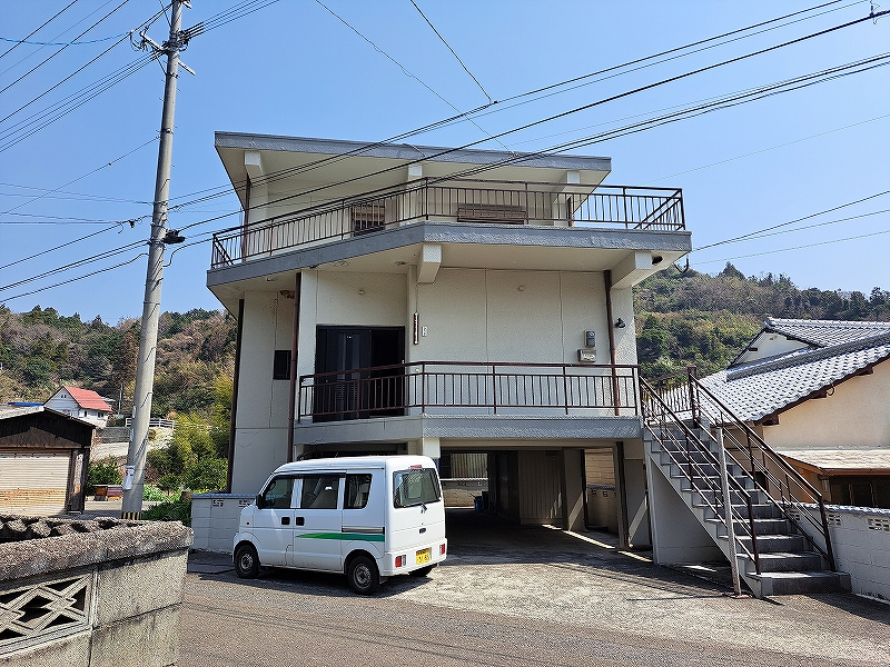 静かで自然豊かな海近中古住宅