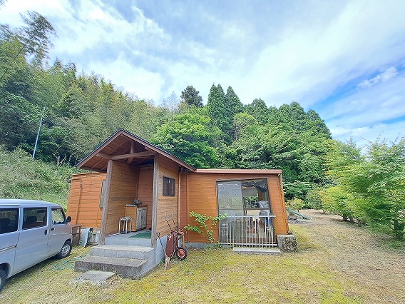 自然豊かなログハウスつき中古住宅